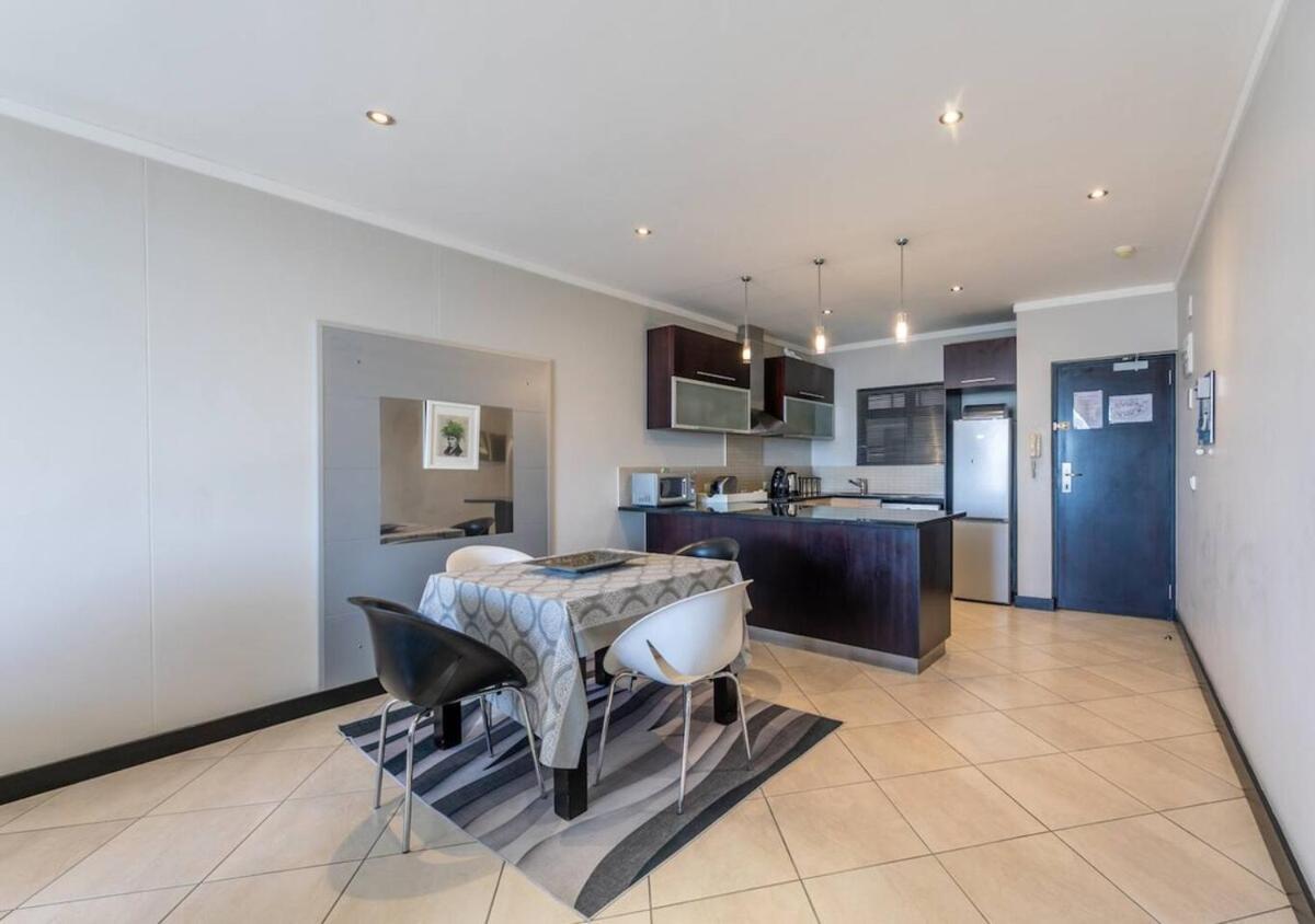 Luxury Living At The Icon Apartment *