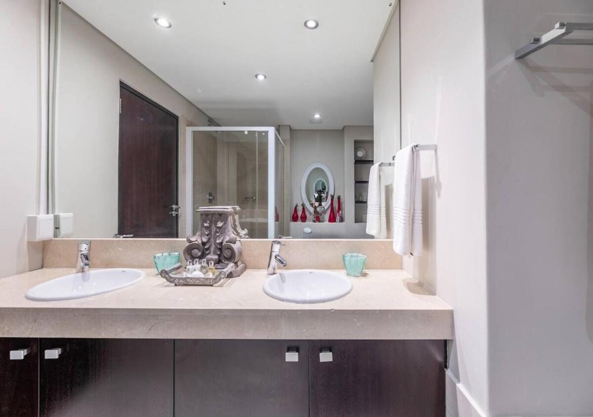 Luxury Living At The Icon Apartment Cape Town