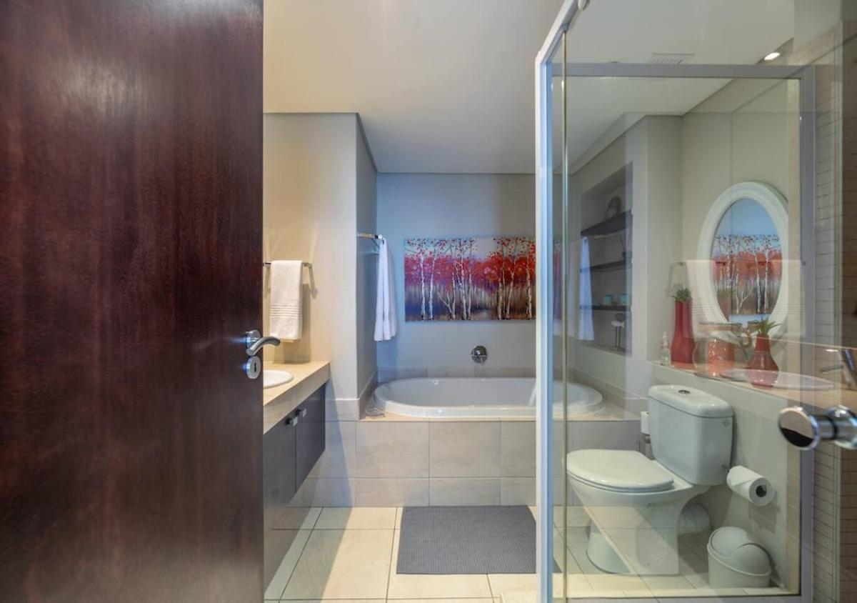 Luxury Living At The Icon Apartment *